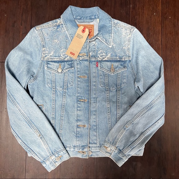 Levi’s | The Original Trucker Jacket Embroidered Size Medium NWT